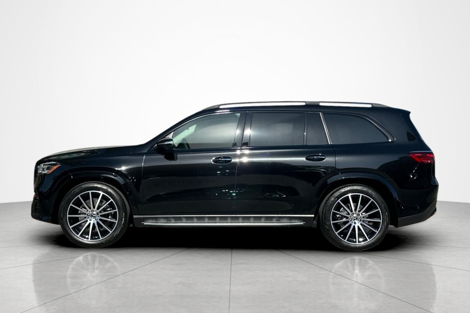 New 2026 Mercedes-Benz GLS 450 4MATIC image 2