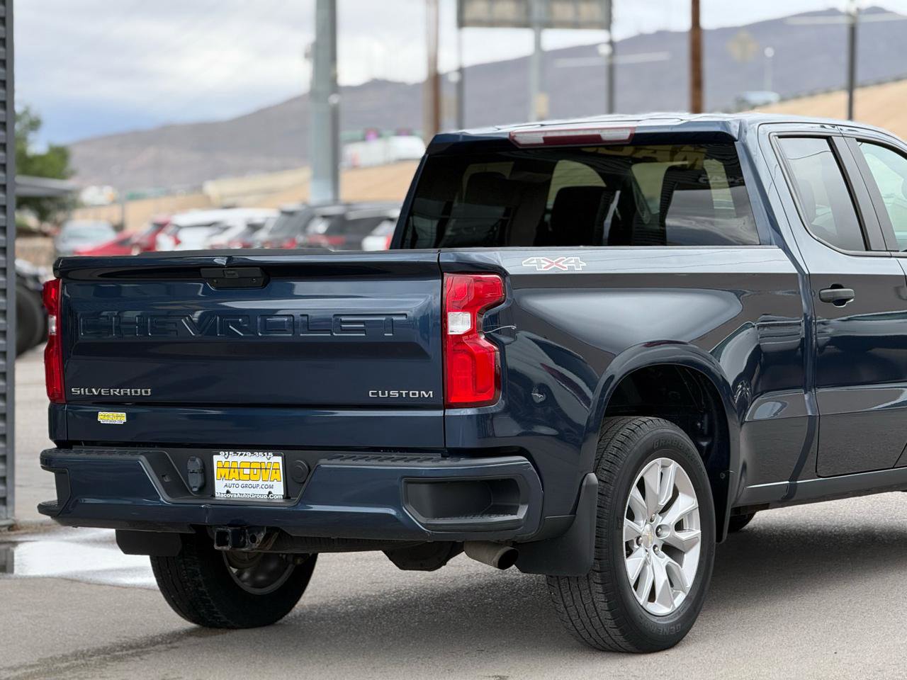 Used 2020 Chevrolet Silverado 1500 Custom w/ Custom Value Package AWD/4WD image 9