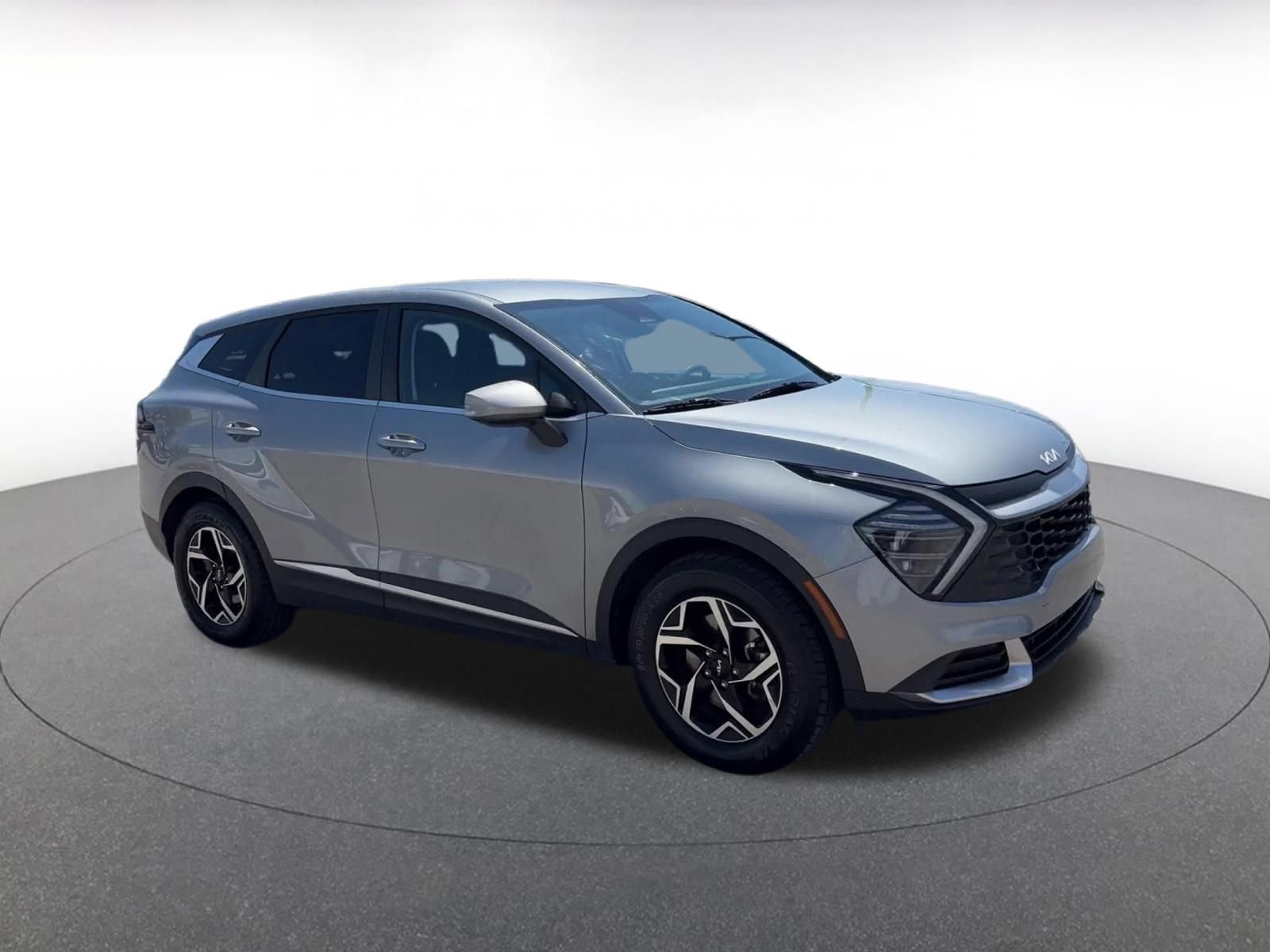 Used 2024 Kia Sportage LX FWD image 2