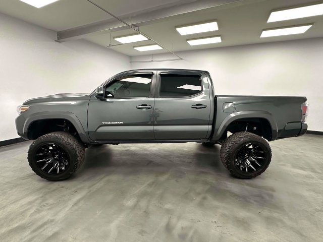 Used 2020 Toyota Tacoma TRD Sport AWD/4WD image 11