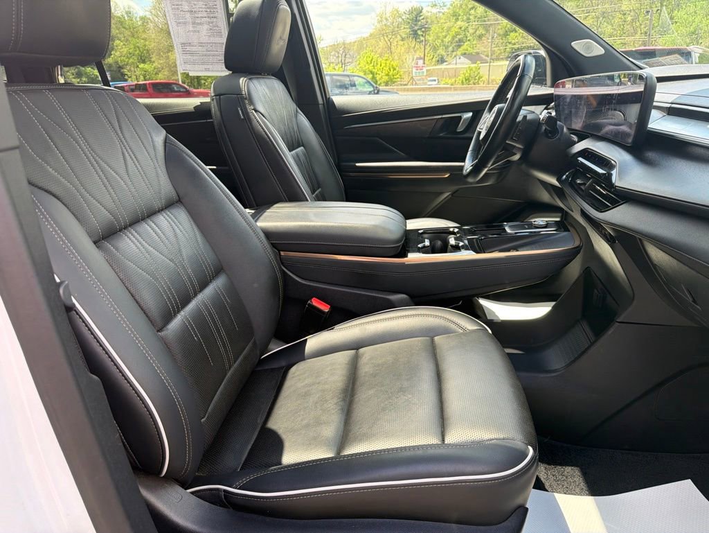 Used 2025 Buick Enclave Avenir w/ Super Cruise Package AWD/4WD image 22
