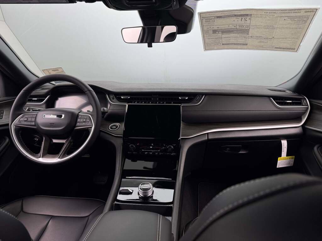 New 2025 Jeep Grand Cherokee L Limited image 25