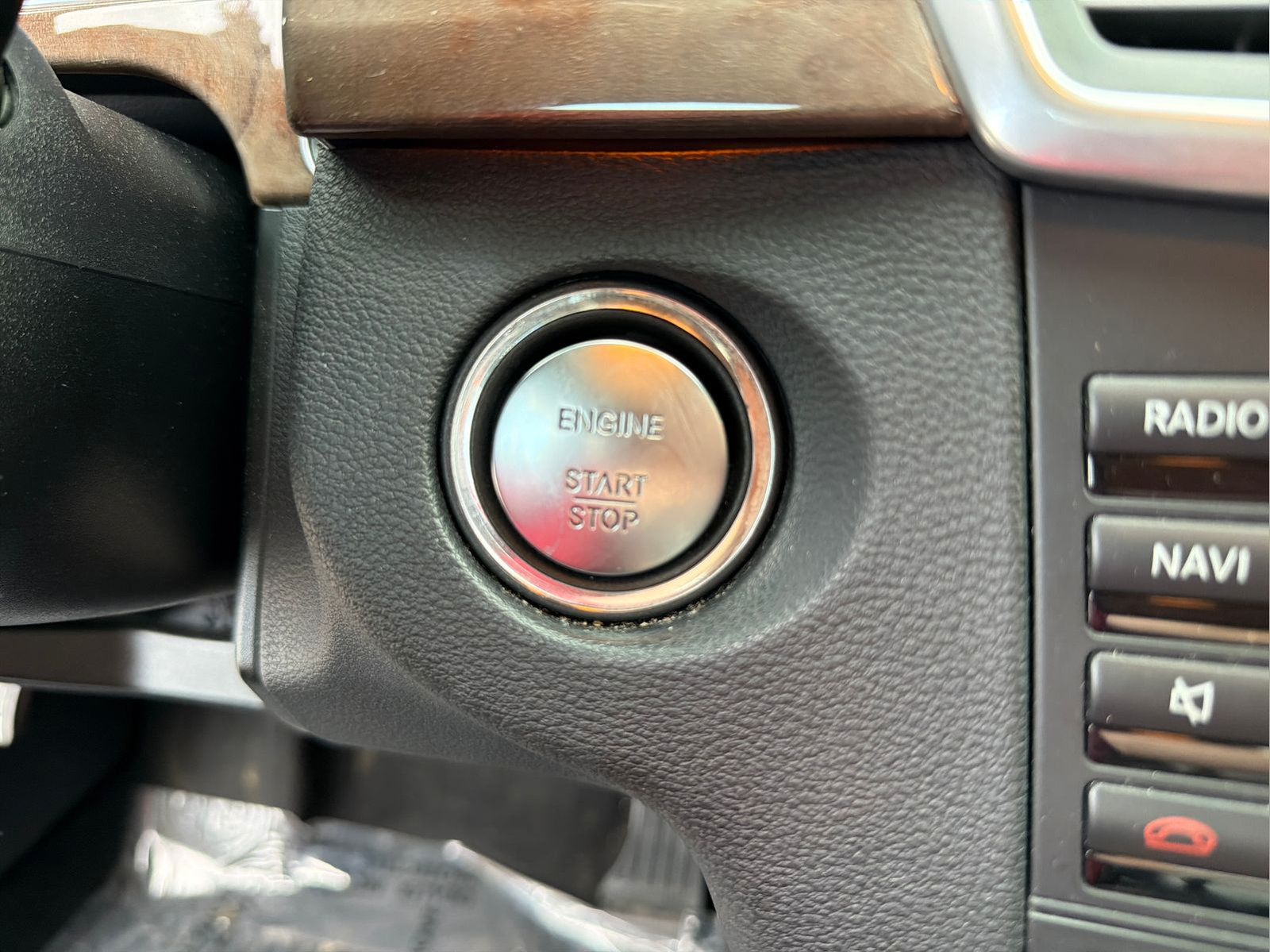 Used 2013 Mercedes-Benz E 350 Sedan image 25
