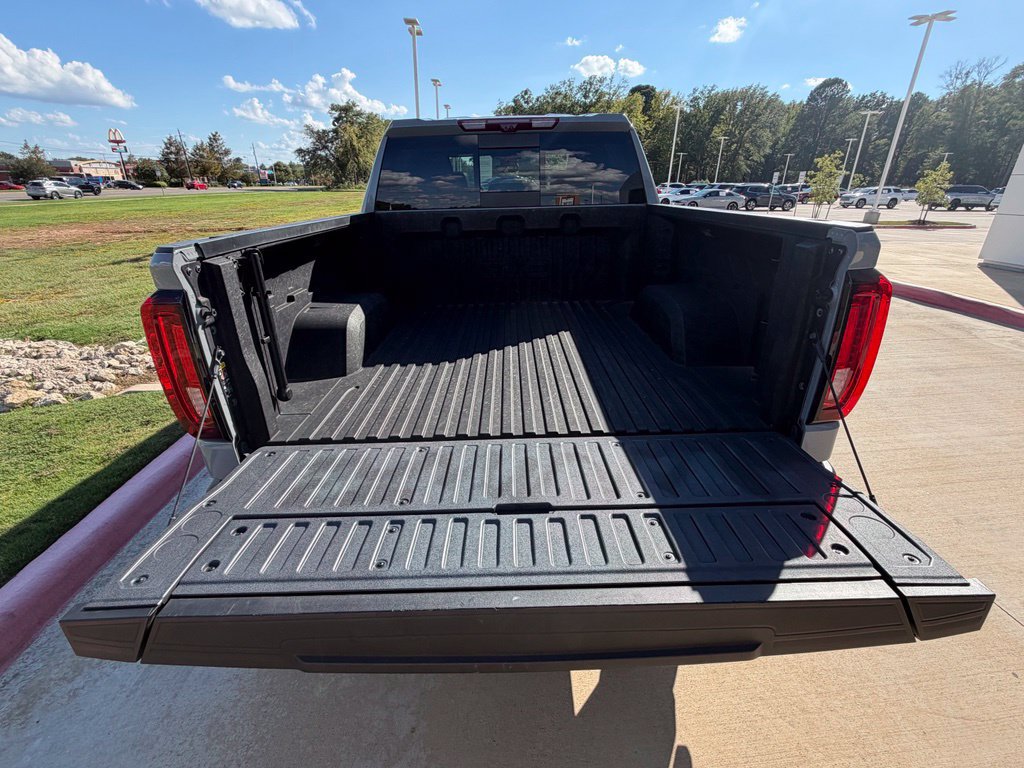 Used 2024 GMC Sierra 1500 AT4 w/ Technology Package AWD/4WD image 13