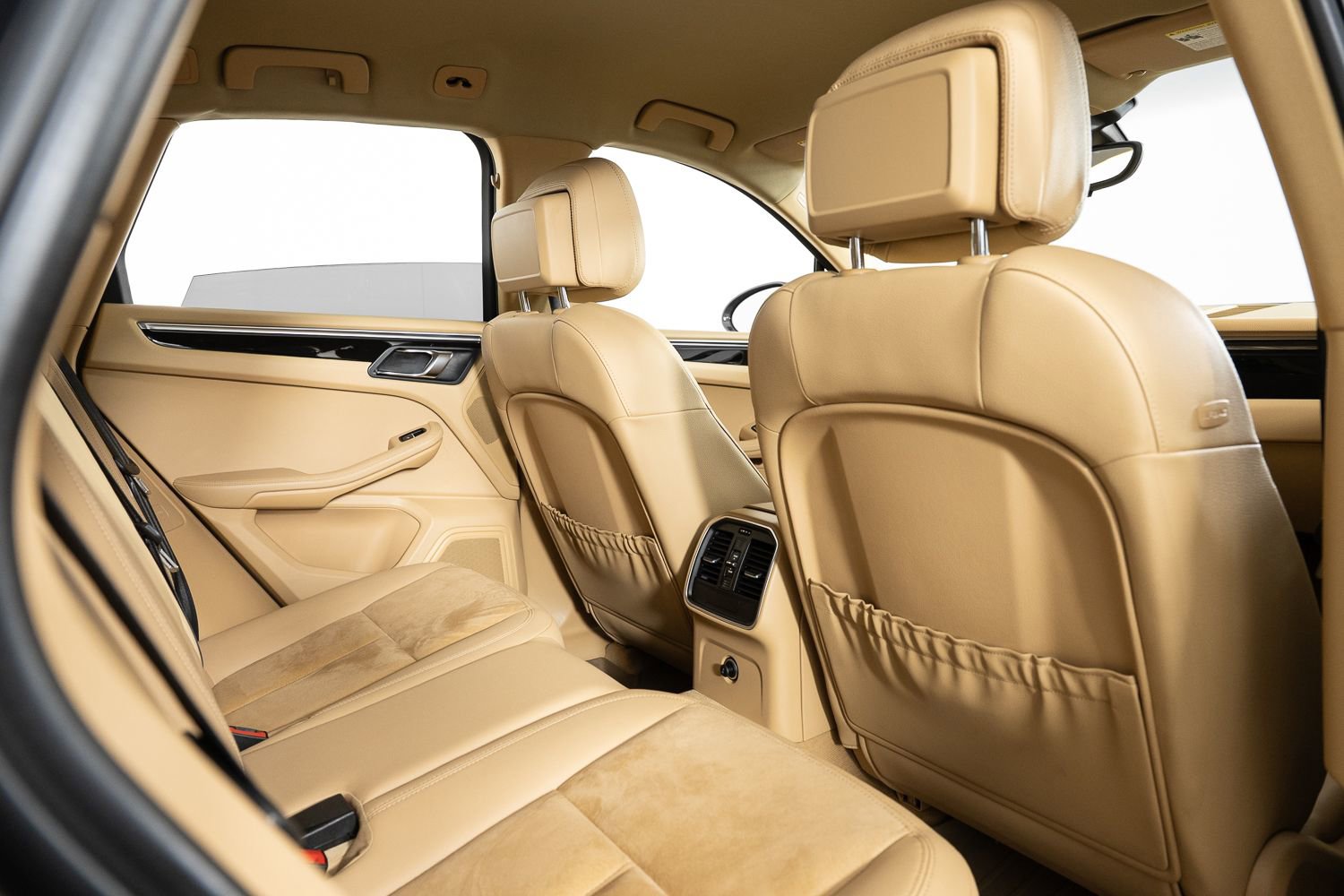 Used 2016 Porsche Macan S image 22