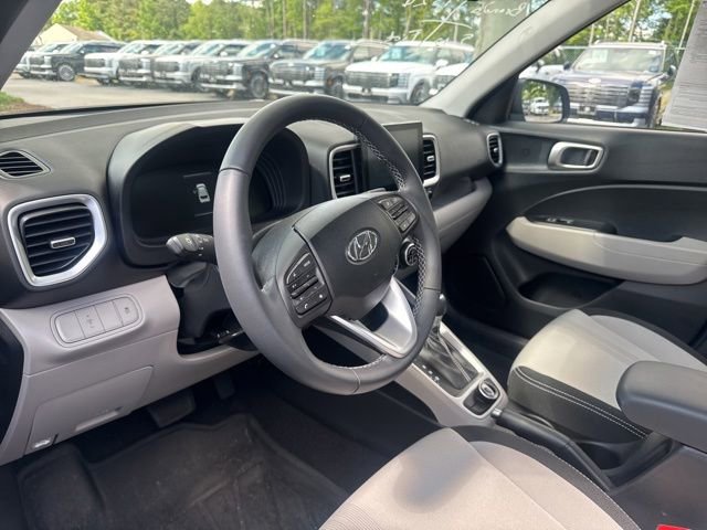 Used 2025 Hyundai Venue SEL FWD image 10