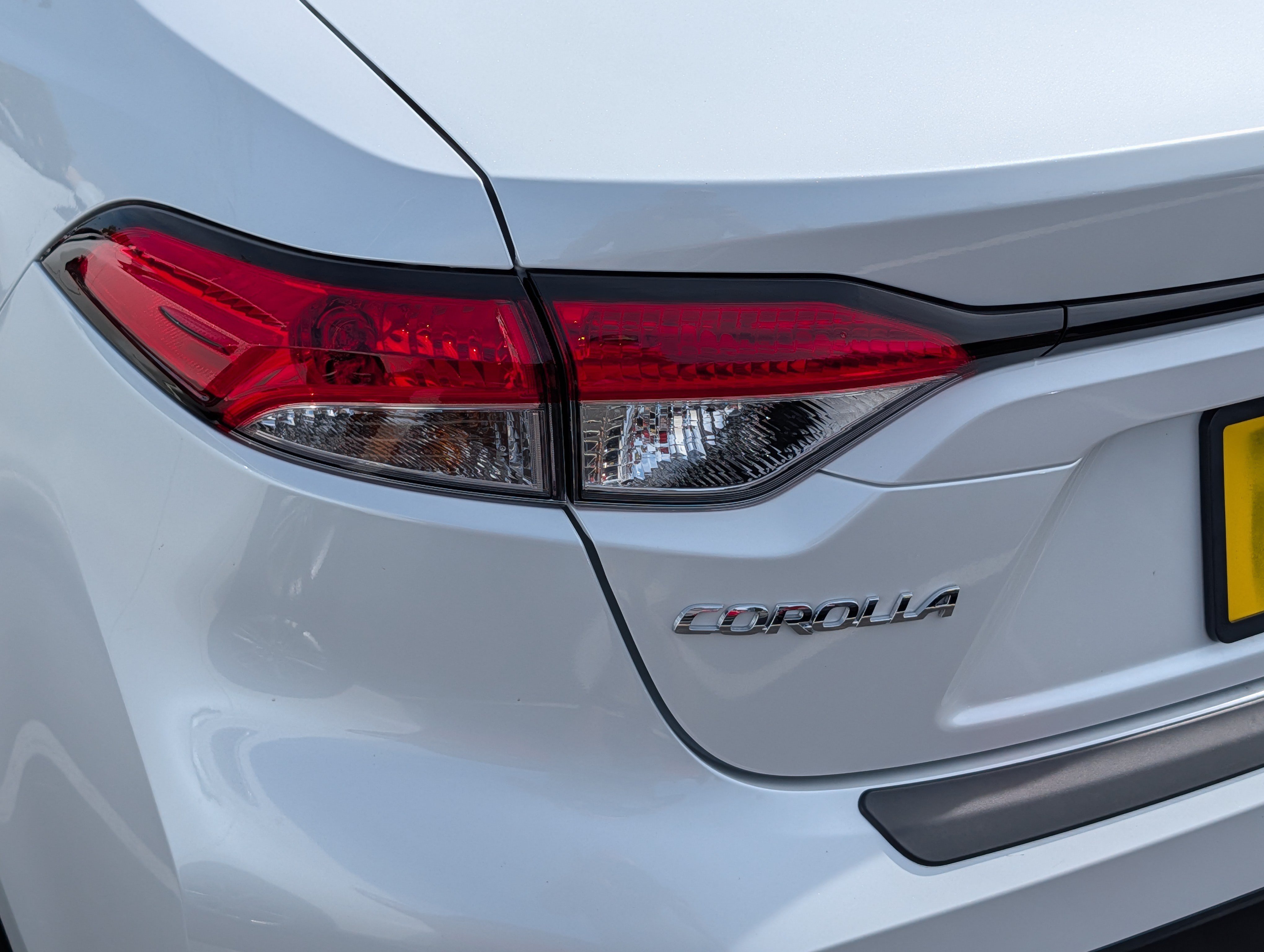 Used 2025 Toyota Corolla LE w/ LE Premium Package FWD image 17