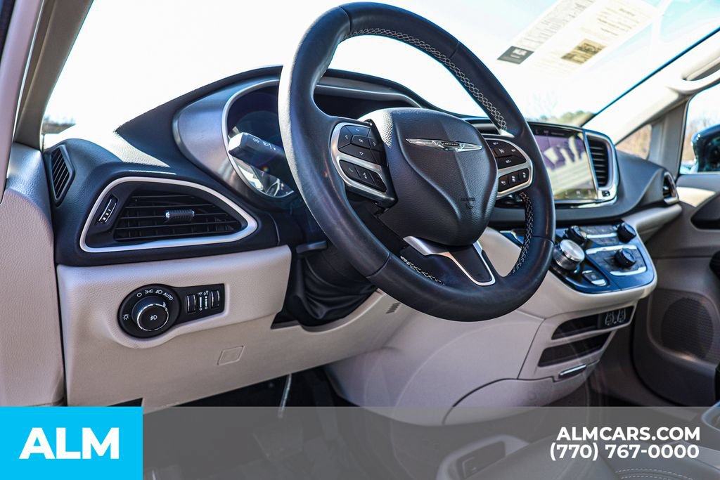 Used 2024 Chrysler Pacifica Touring-L FWD image 30