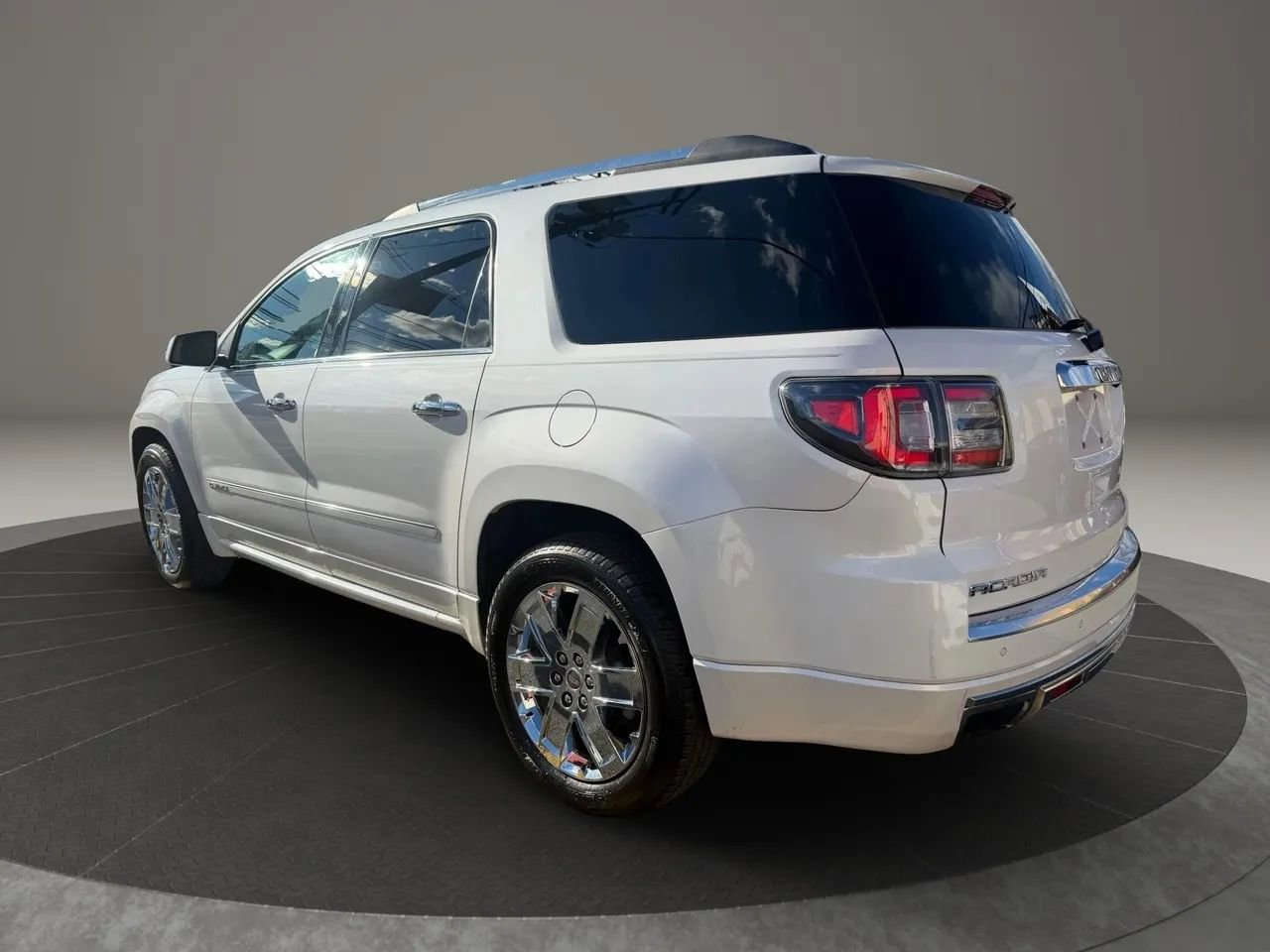 Used 2016 GMC Acadia Denali image 7