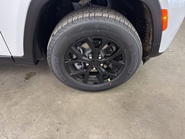 New 2026 Jeep Grand Cherokee Altitude image 24