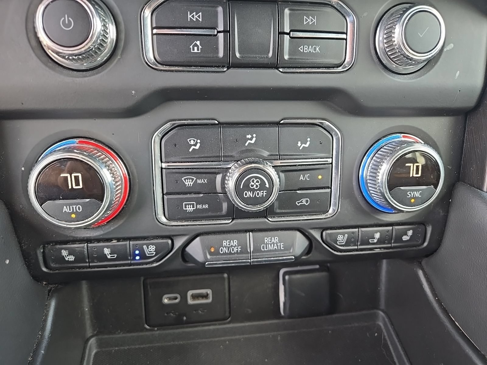 Used 2023 GMC Yukon AT4 w/ Technology Package AWD/4WD image 22