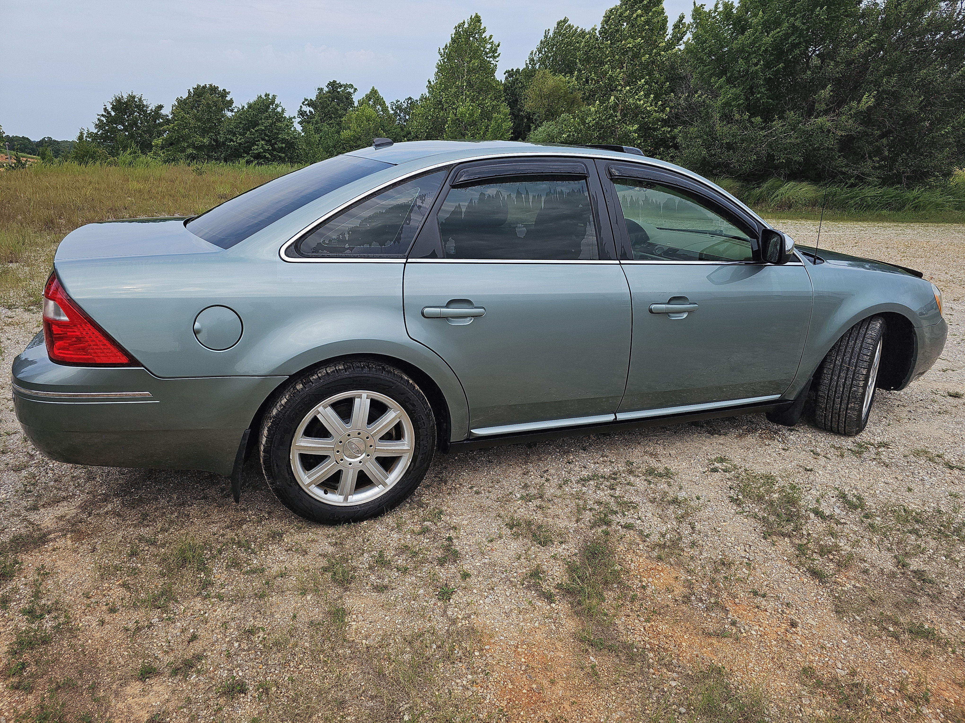 Used 2007 Ford Five Hundred Limited FWD image 3