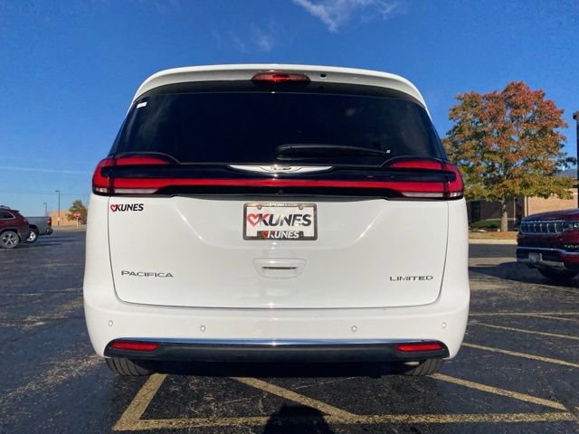 Used 2024 Chrysler Pacifica Limited image 10
