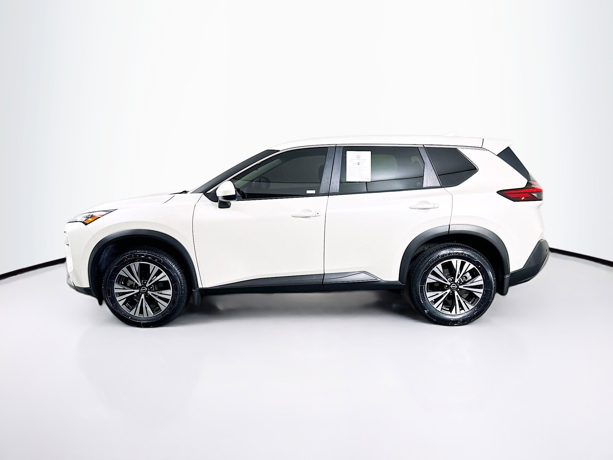 Used 2023 Nissan Rogue SV image 4