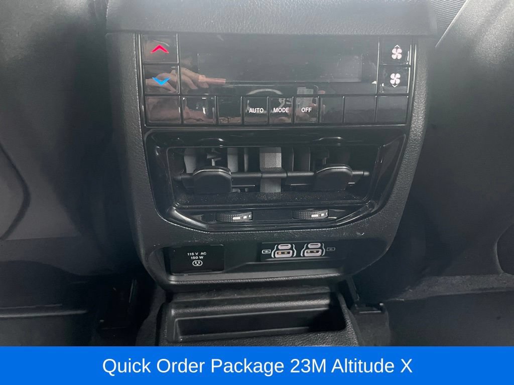 Used 2025 Jeep Grand Cherokee L Altitude AWD/4WD image 11