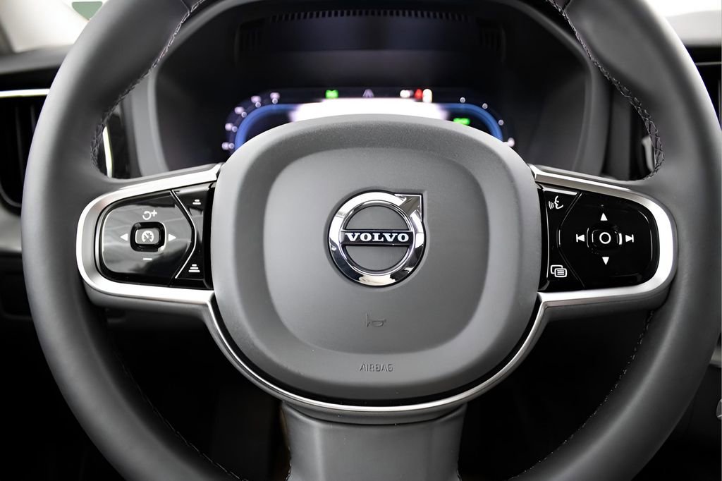 Certified 2025 Volvo XC60 T8 Plus w/ Protection Package Premier image 18