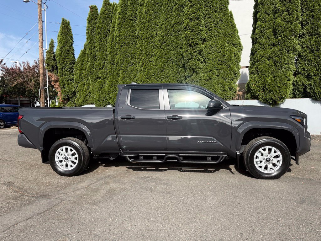 Certified 2025 Toyota Tacoma SR5 AWD/4WD image 10