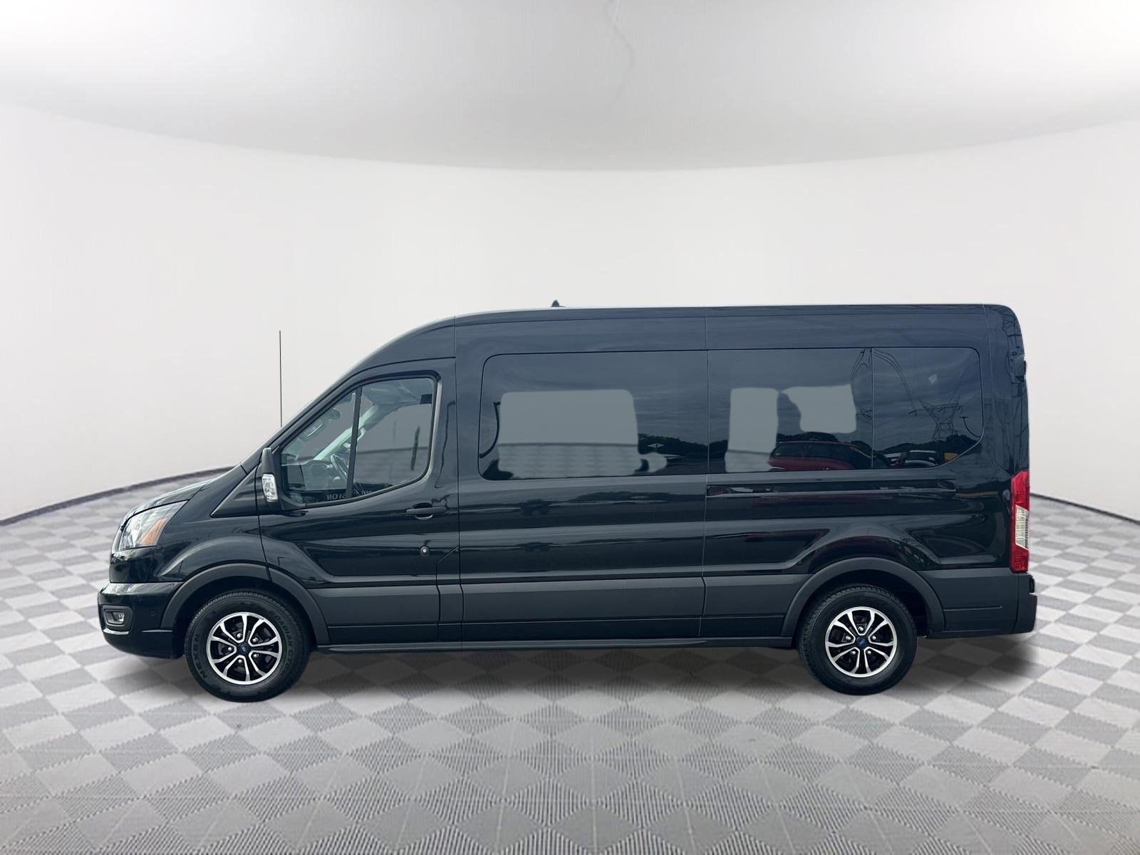 Used 2023 Ford Transit 350 XLT RWD image 8