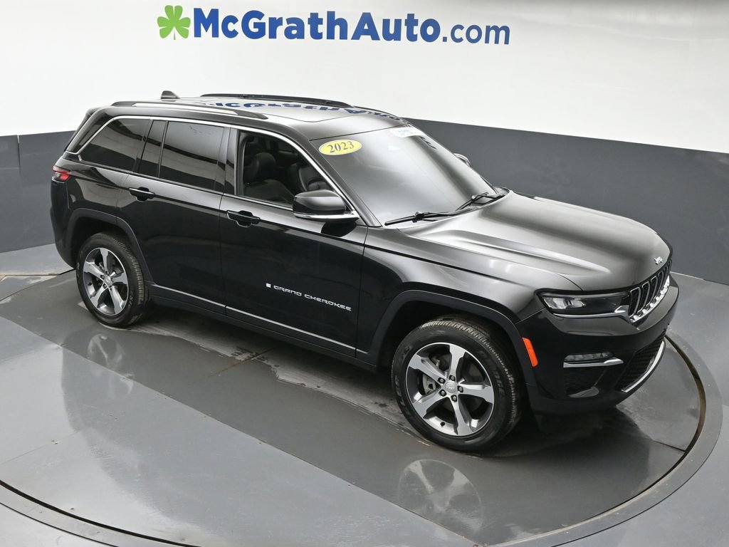 Used 2023 Jeep Grand Cherokee 4WD 4xe image 3