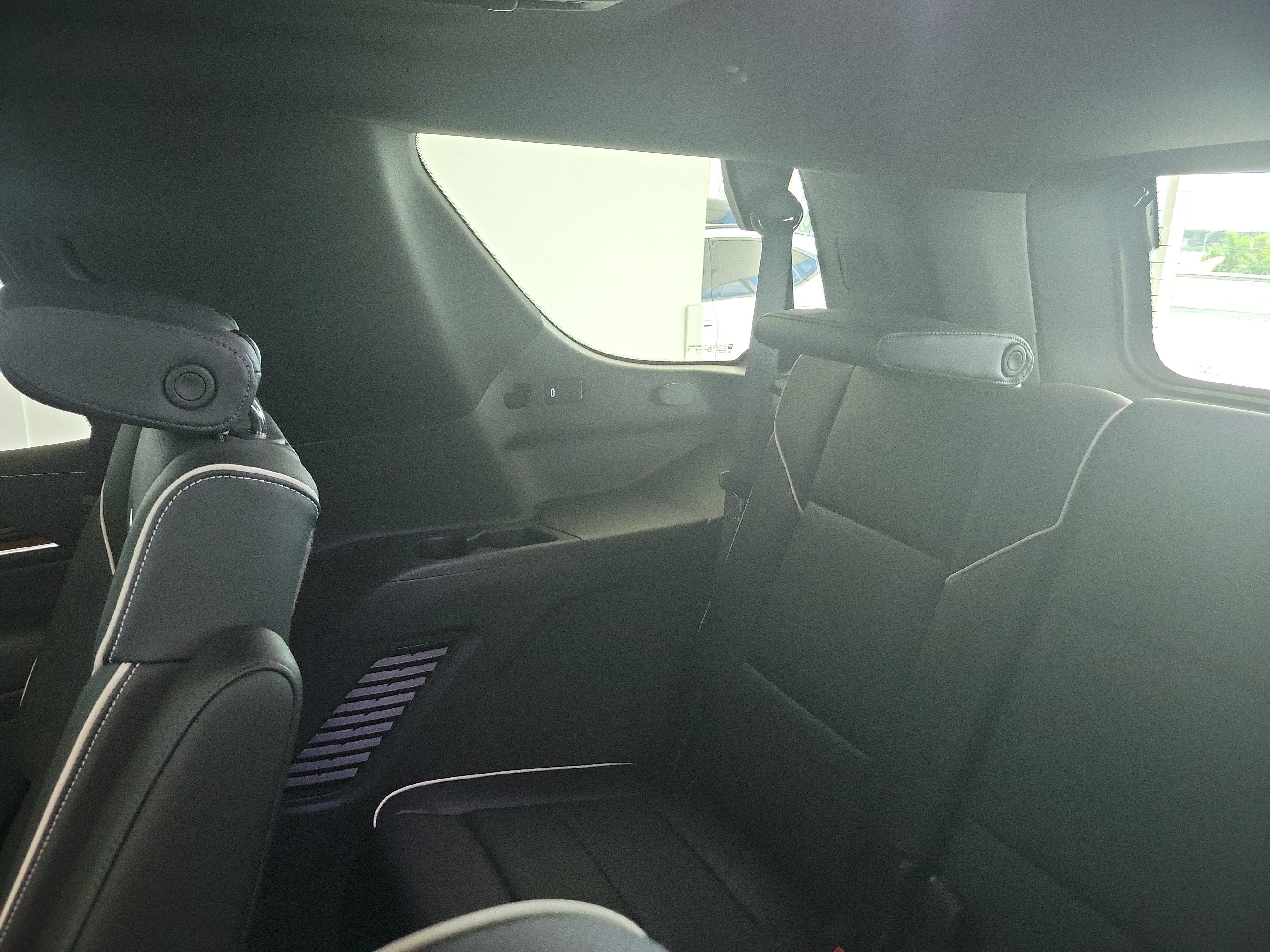 Used 2023 Cadillac Escalade Premium Luxury RWD image 13