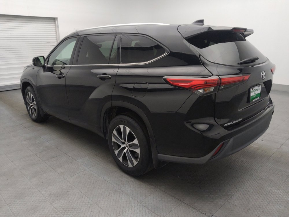 Used 2022 Toyota Highlander XLE image 3