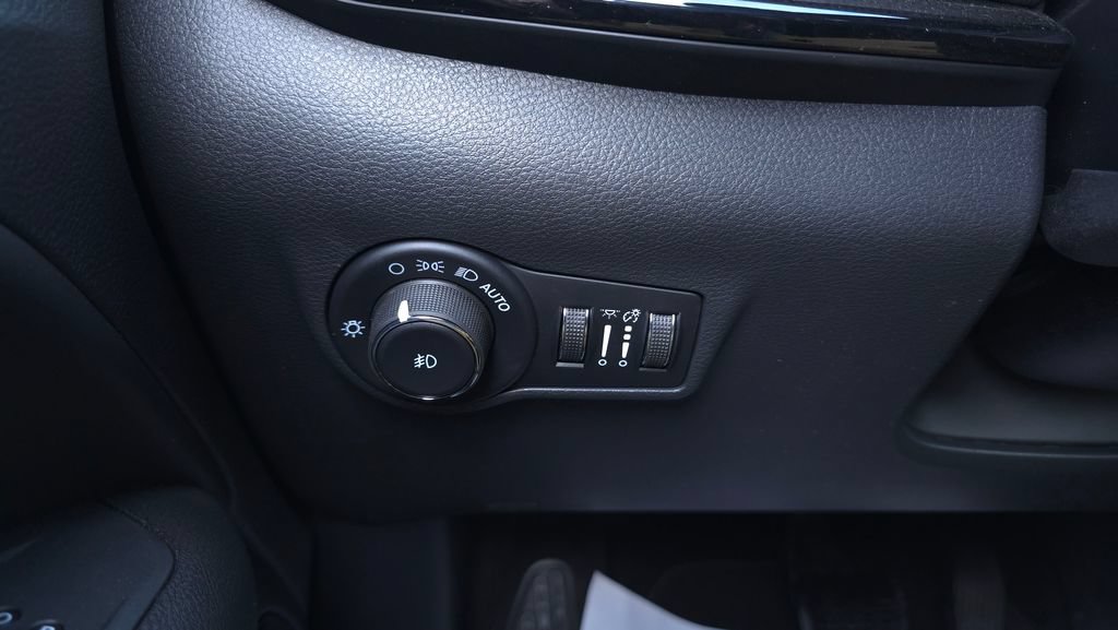 New 2026 Jeep Compass Latitude AWD/4WD image 28