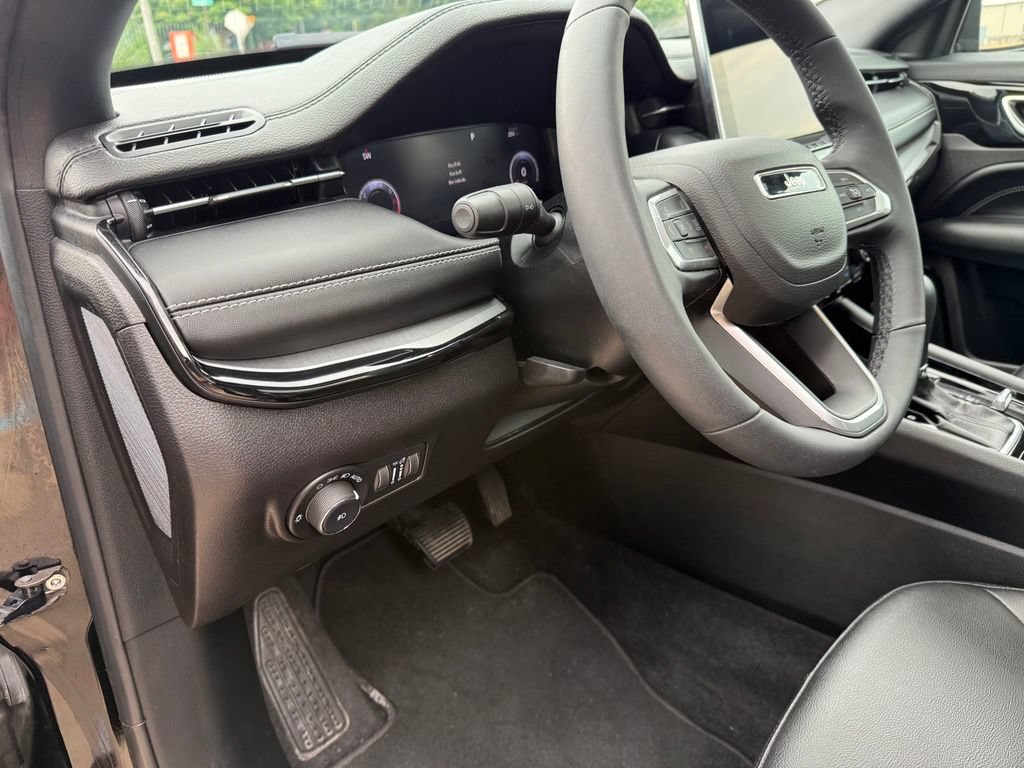 Used 2024 Jeep Compass Limited w/ High Altitude Package AWD/4WD image 17