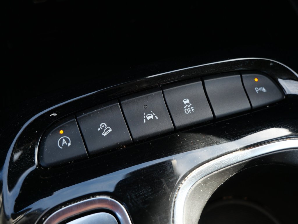 Used 2023 Buick Envision Essence w/ Technology Package I AWD/4WD image 28