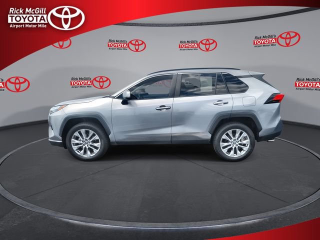 Used 2022 Toyota RAV4 XLE Premium FWD image 5