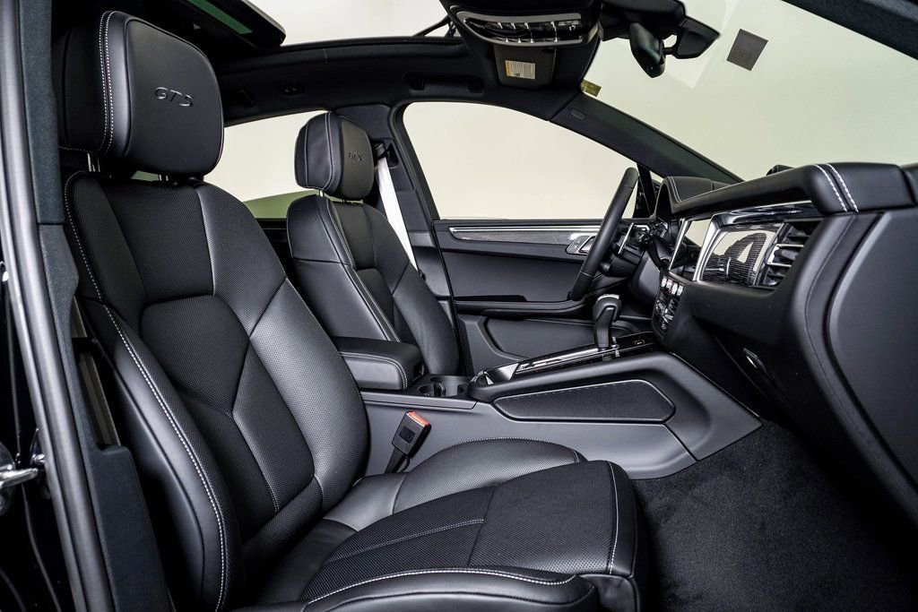 New 2026 Porsche Macan GTS image 15
