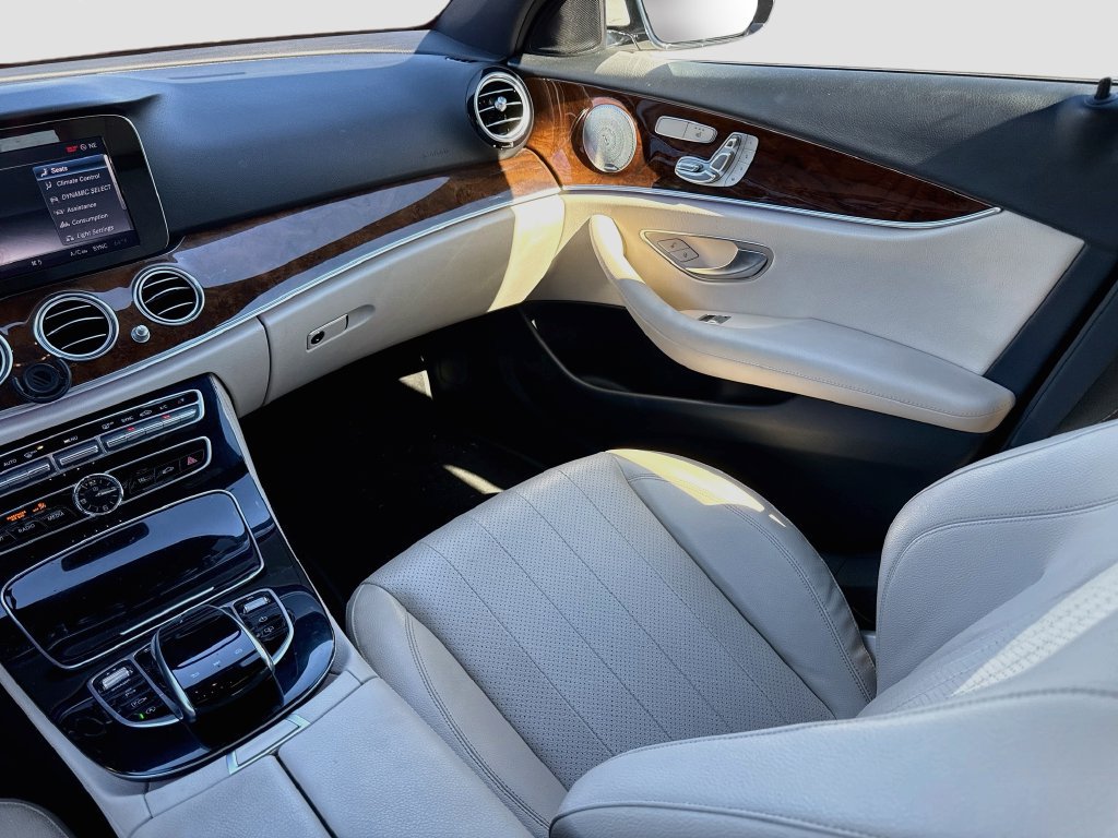 Used 2017 Mercedes-Benz E 300 4MATIC image 29