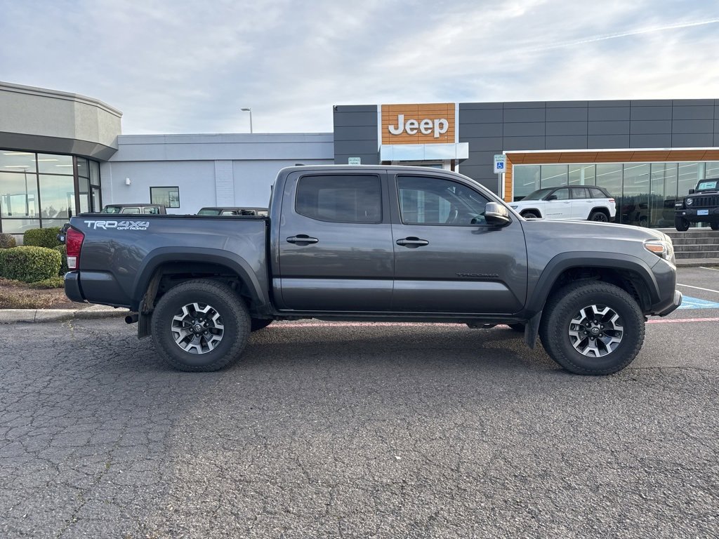 Used 2019 Toyota Tacoma TRD Off-Road image 8