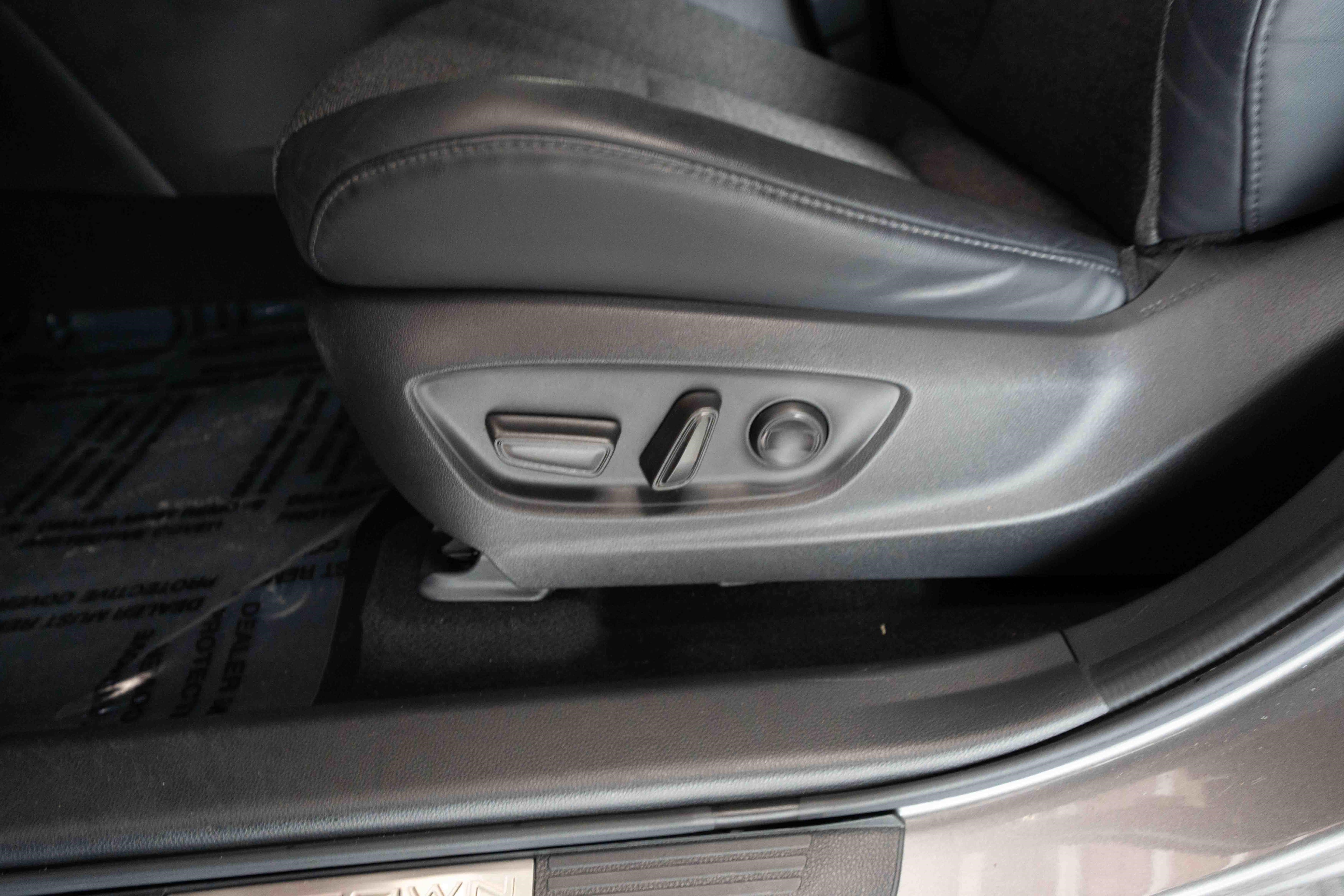 Used 2023 Toyota Crown AWD/4WD image 12