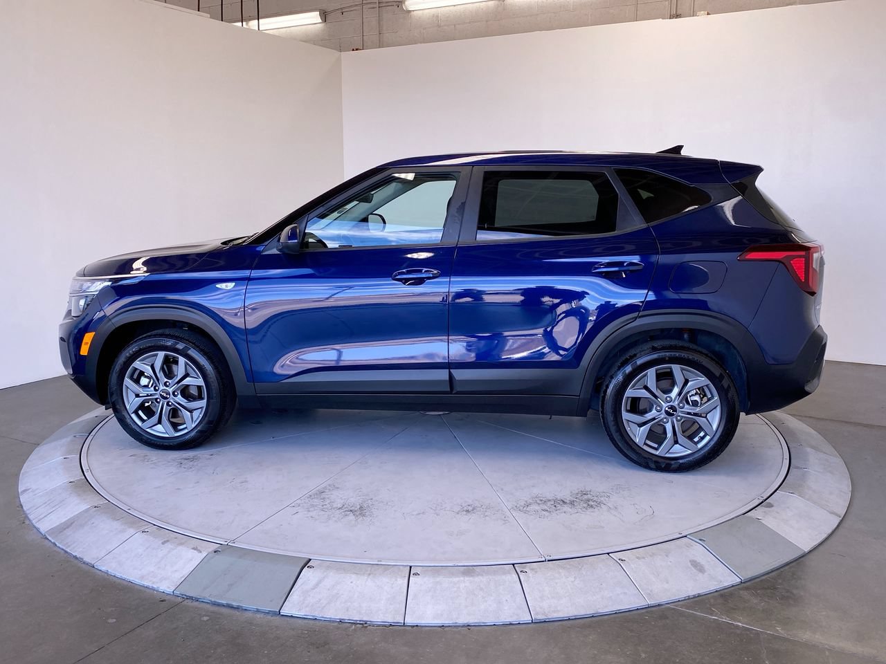 Certified 2026 Kia Seltos LX AWD/4WD image 2