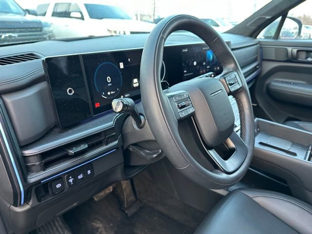 Used 2025 Hyundai Santa Fe Calligraphy w/ Tow & Go Package image 28