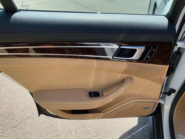 Used 2019 Porsche Panamera image 10