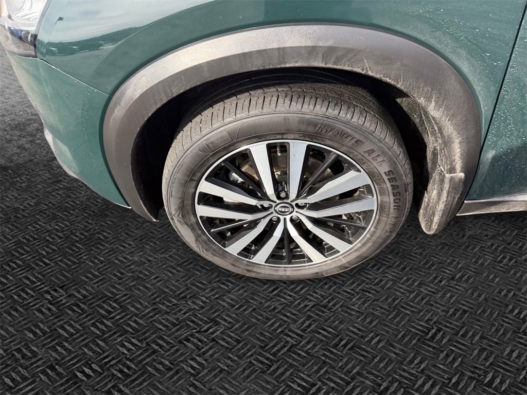 Used 2023 Nissan Pathfinder Platinum image 11