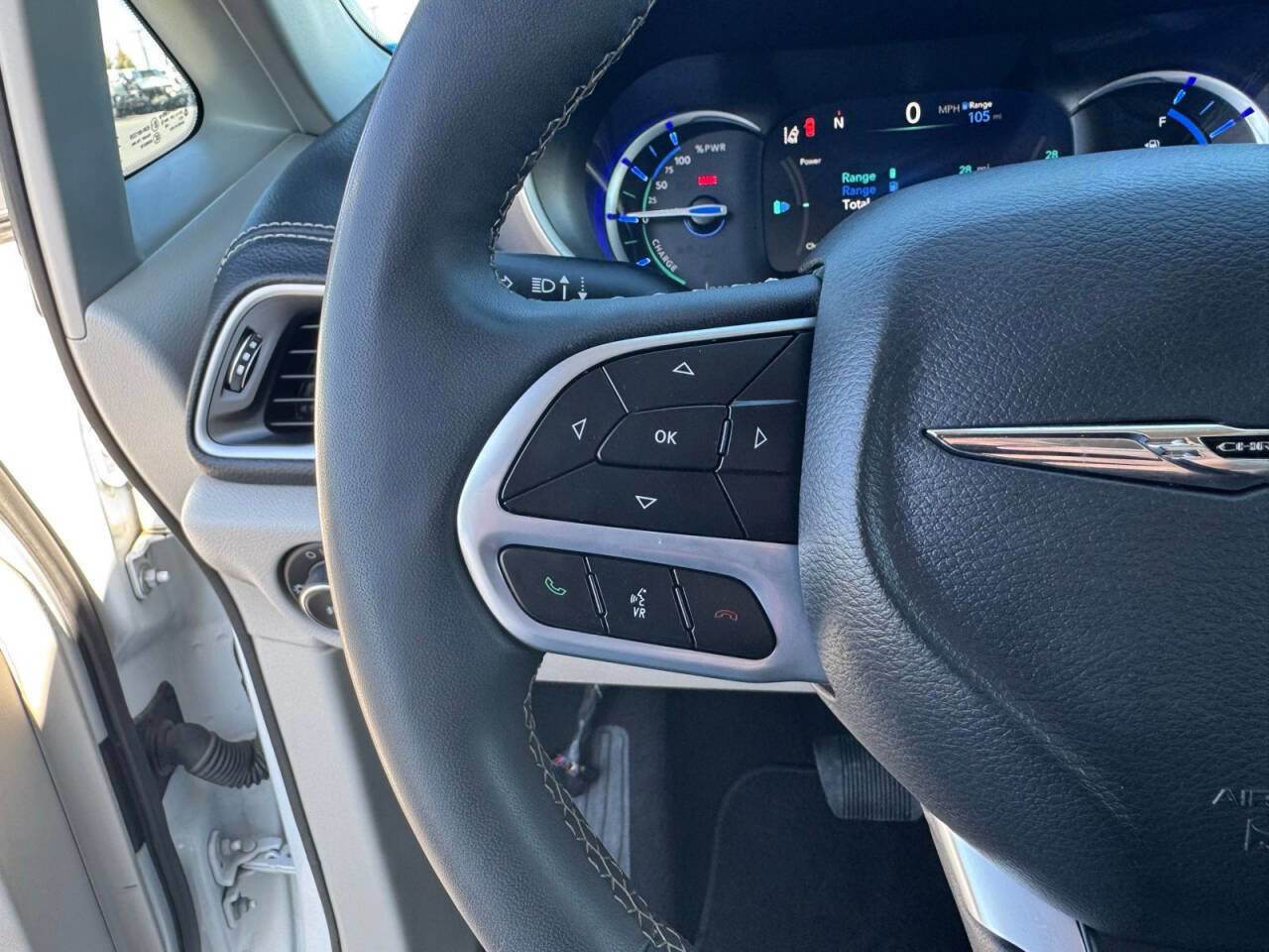 Used 2024 Chrysler Pacifica Limited image 20