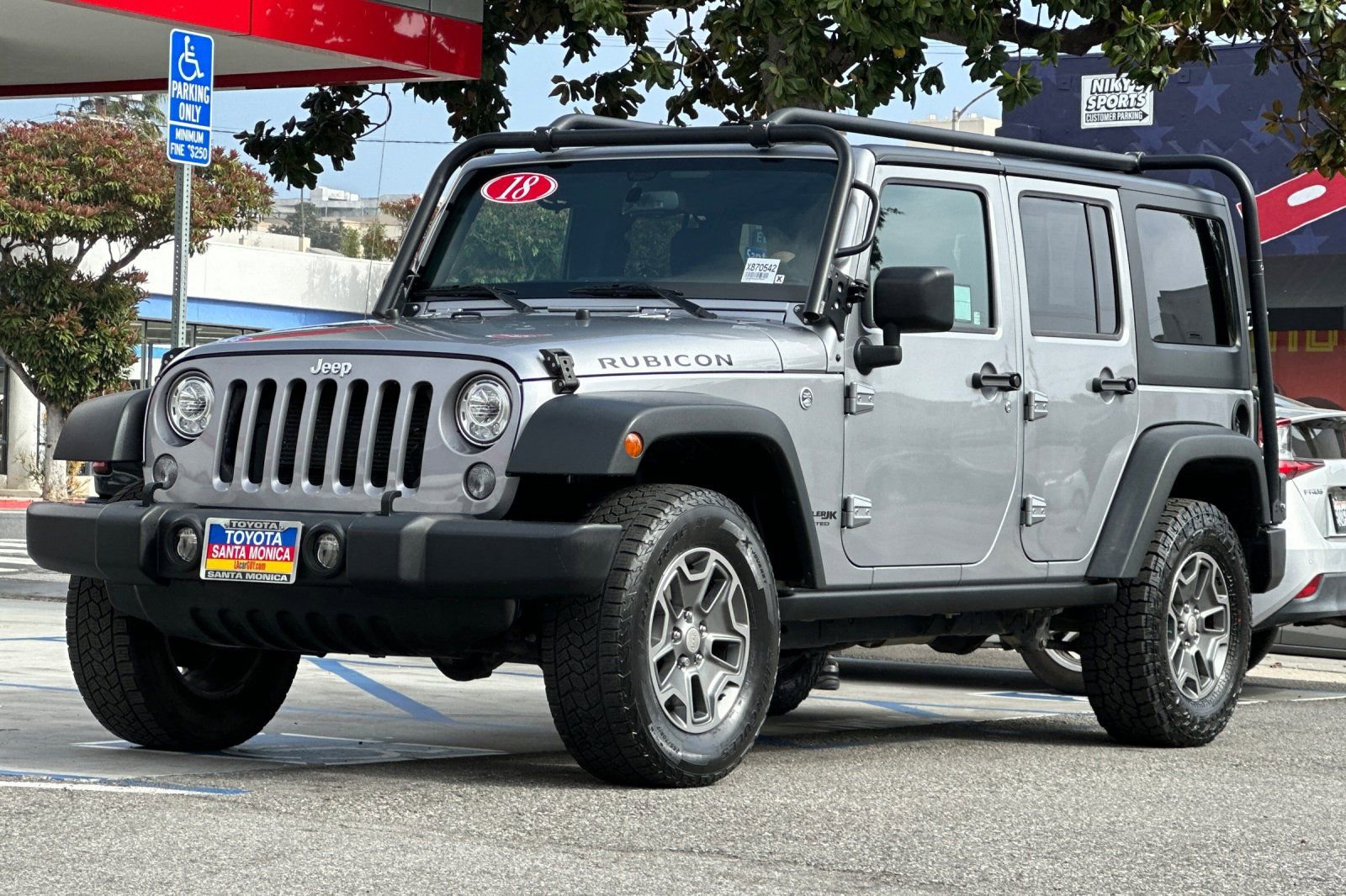 Used 2018 Jeep Wrangler Unlimited Rubicon w/ Connectivity Group image 8