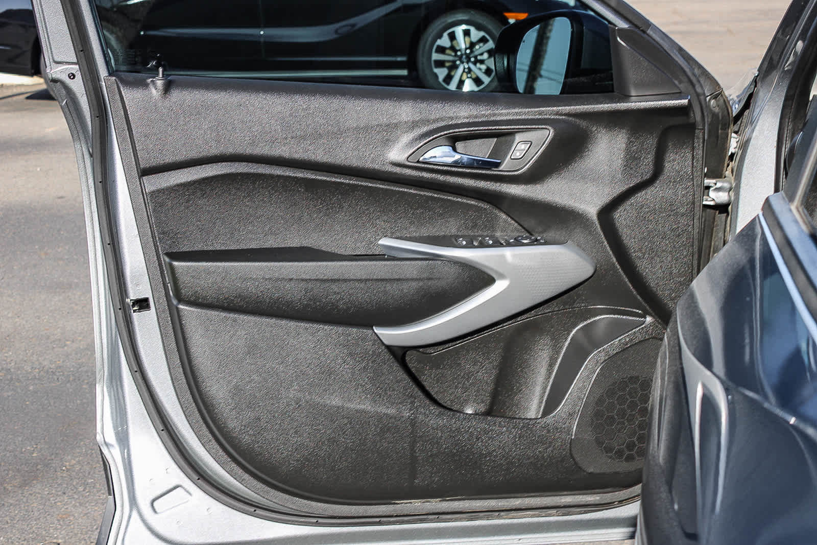 Used 2024 Chevrolet Trax LS w/ LS Convenience Package image 21