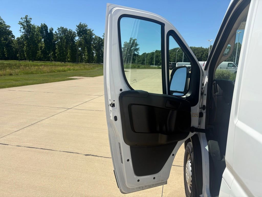 Used 2026 RAM ProMaster 2500 w/ Convenience Group FWD image 9