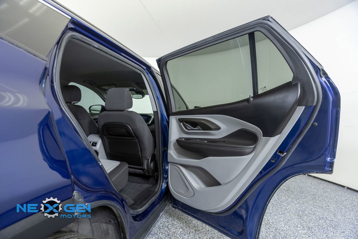 Used 2022 GMC Terrain SLE w/ Driver Convenience Package image 32