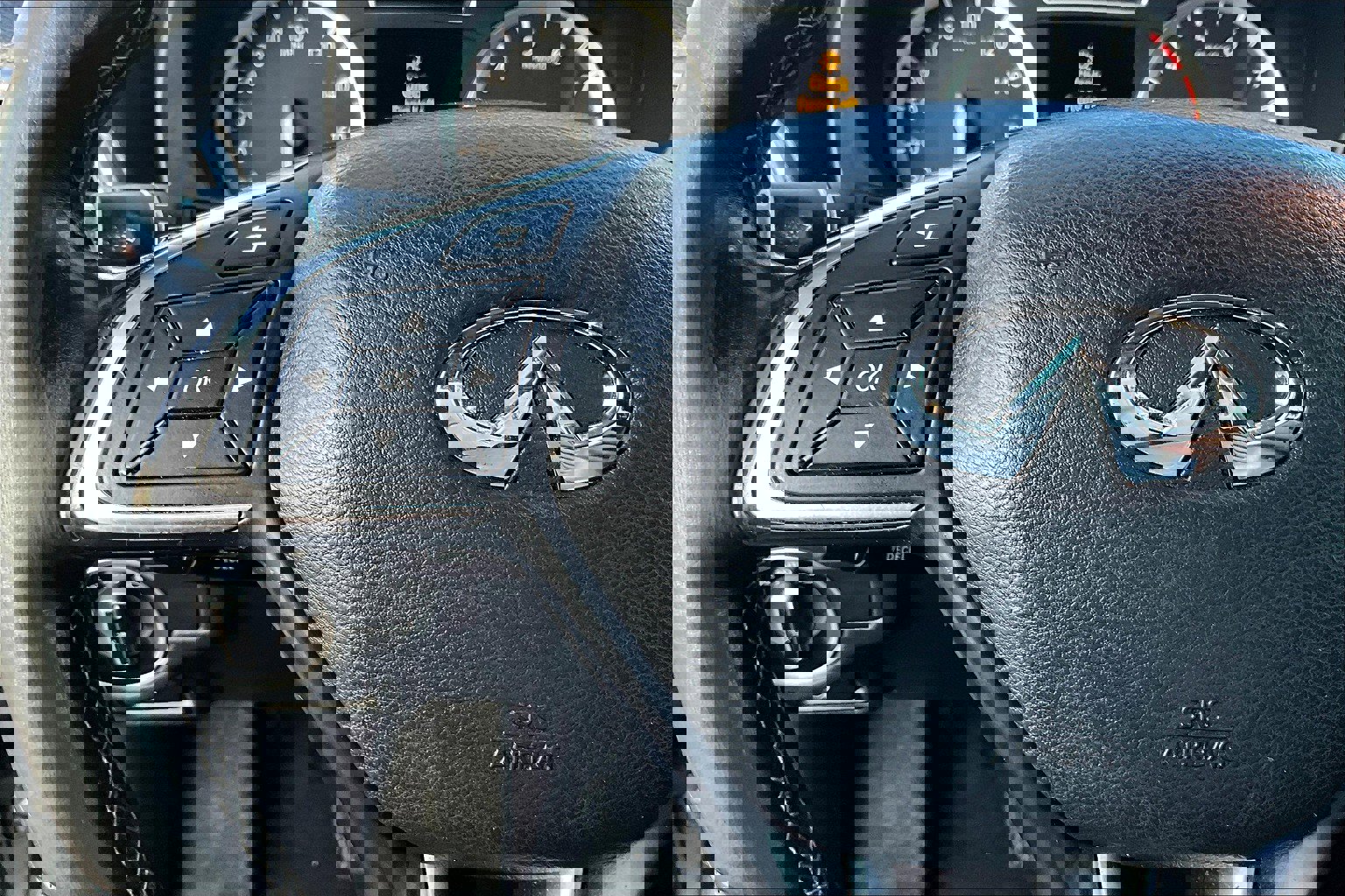 Used 2017 INFINITI QX30 Premium w/ Navigation Package image 19