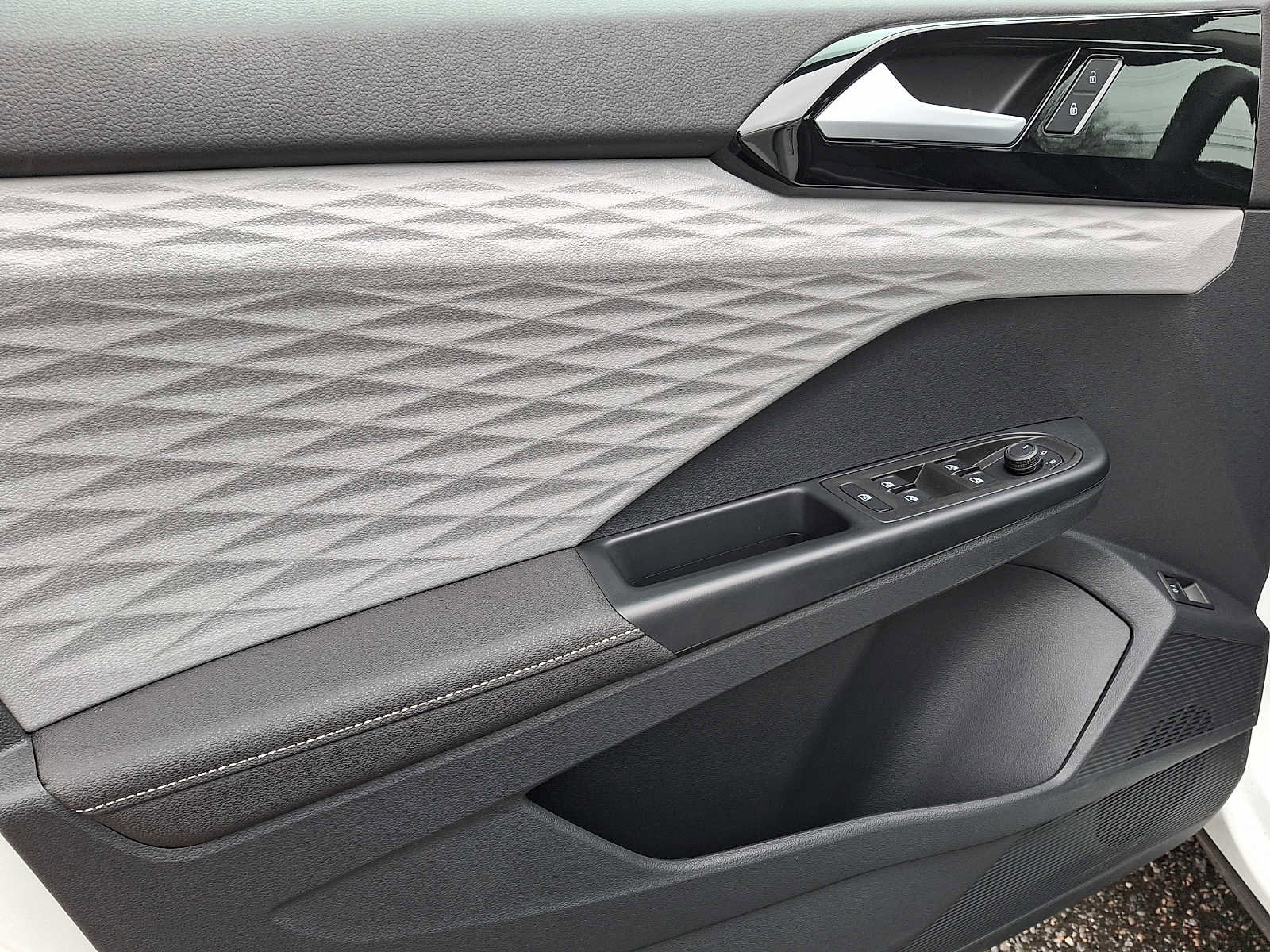 Used 2024 Volkswagen Taos S image 9