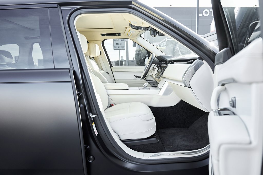 Used 2024 Land Rover Range Rover SV image 26