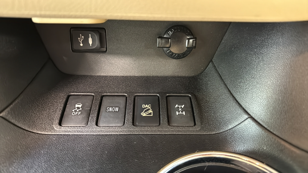 Used 2014 Toyota Highlander Limited AWD/4WD image 30