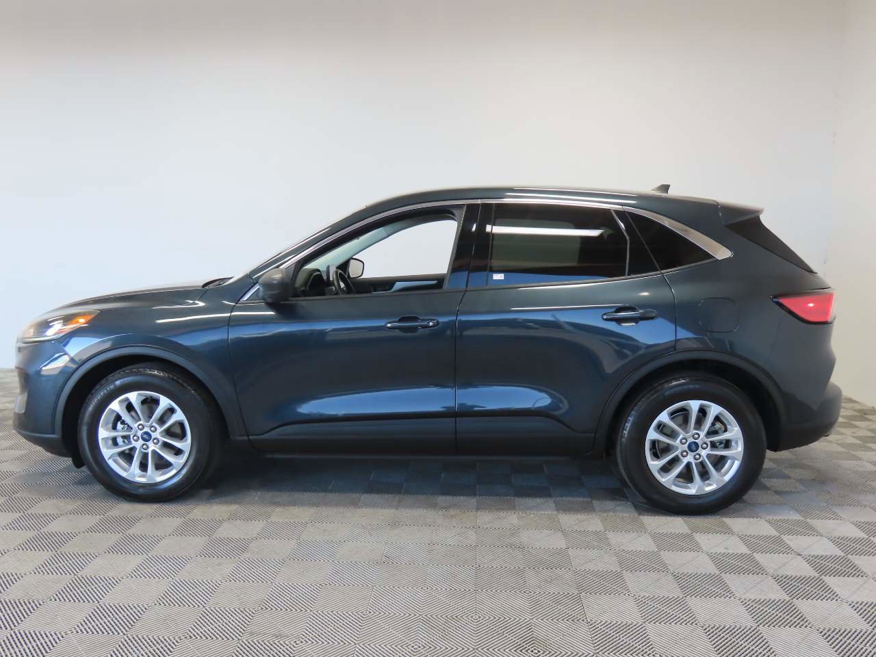Used 2022 Ford Escape SE w/ Convenience Package FWD image 5
