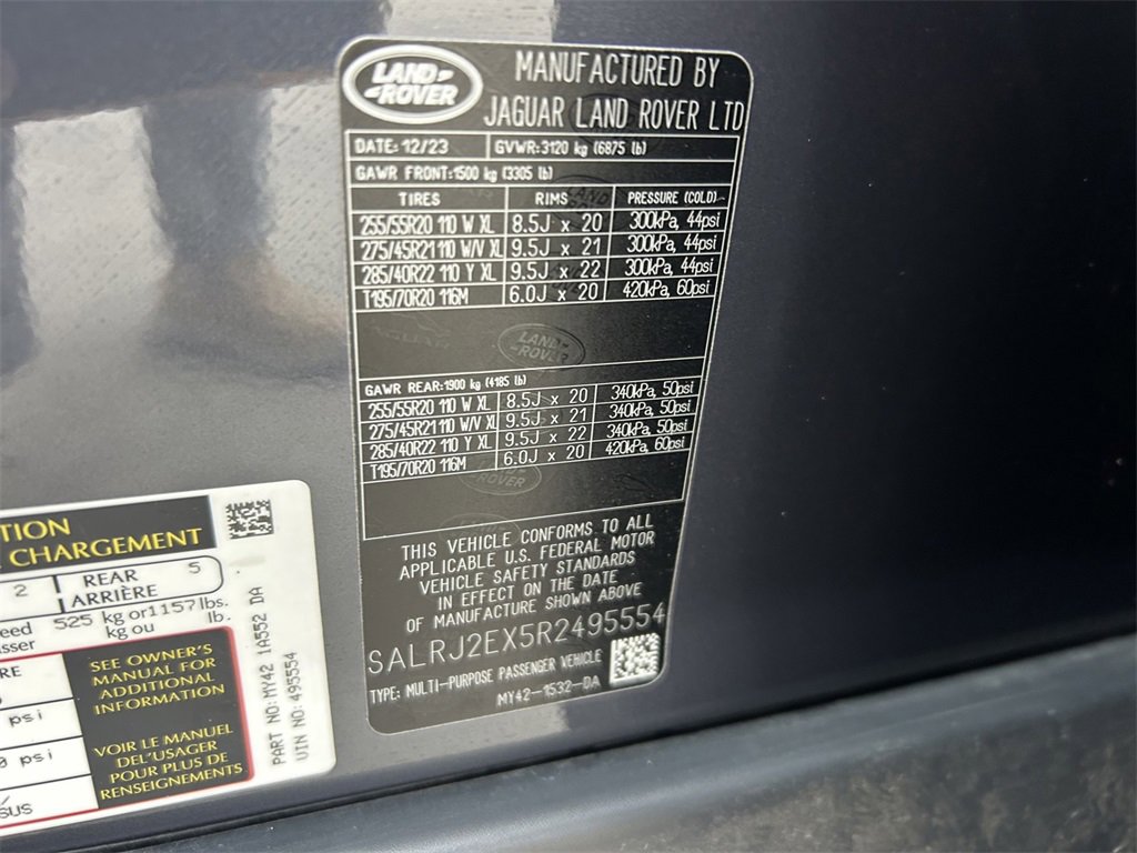 Used 2024 Land Rover Discovery S image 12