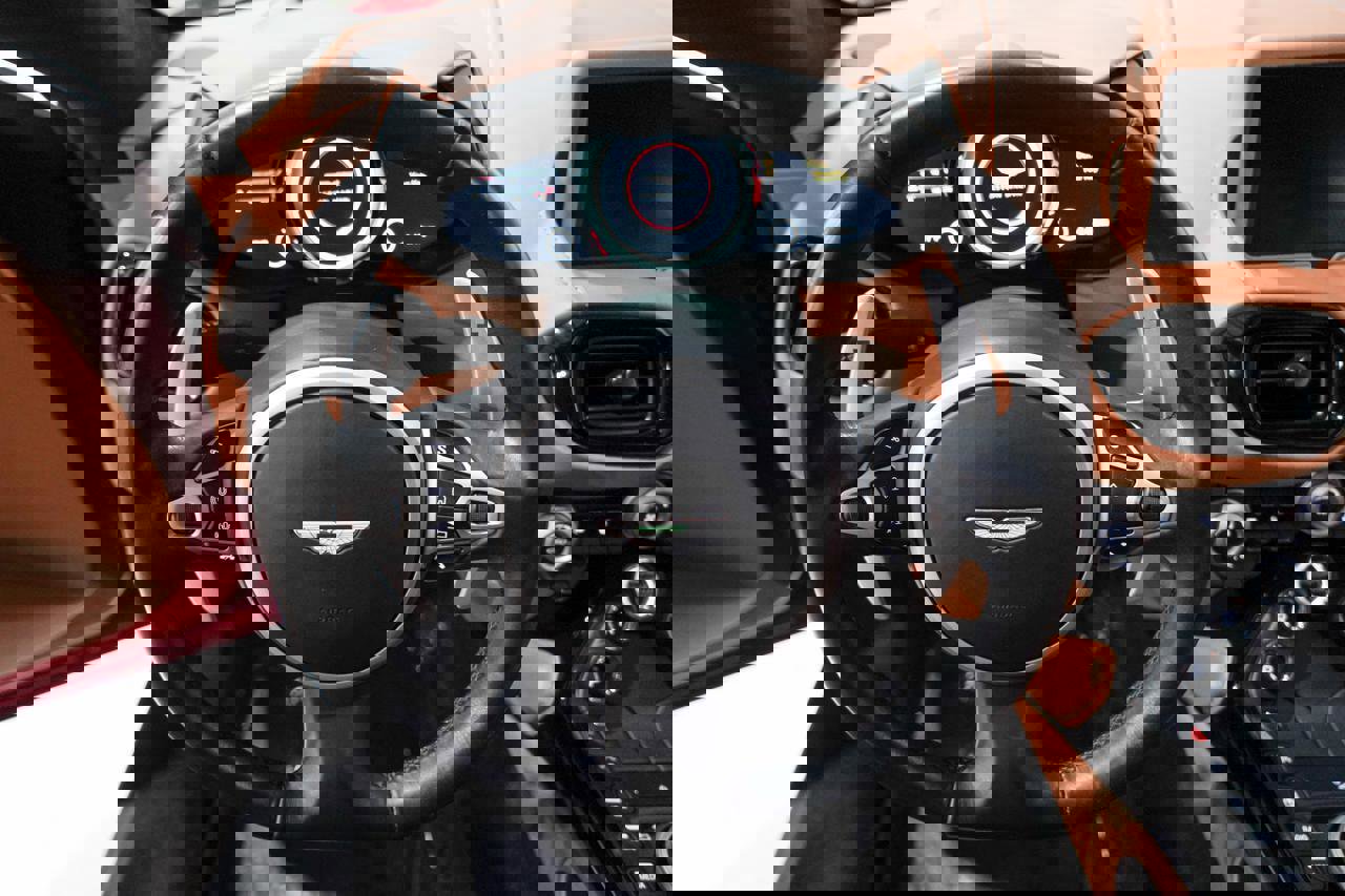 Used 2020 Aston Martin V8 Vantage Coupe image 11