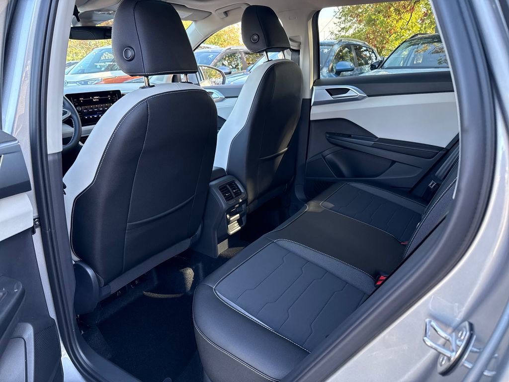 New 2025 Volkswagen Taos SE image 14